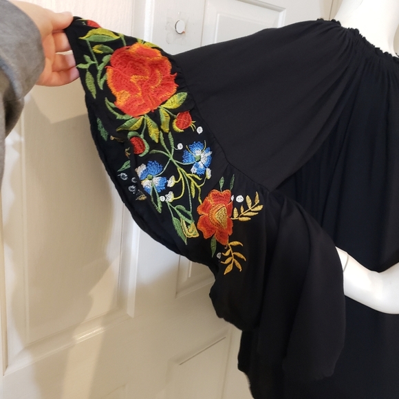 Umgee Size Small Black Embroidered Women's Top - Picture 5 of 8